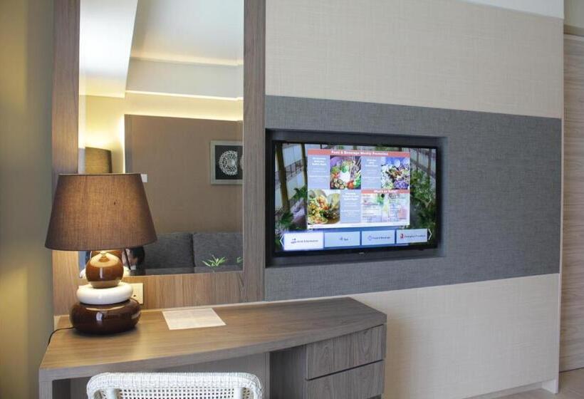 Люкс Вид на Бассейн, Swiss Belhotel Tuban Bali