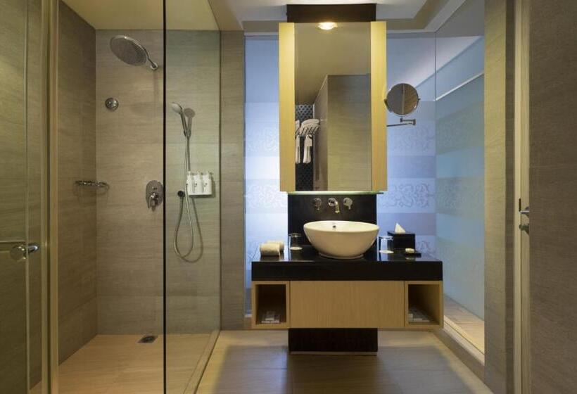 Люкс Вид на Бассейн, Swiss Belhotel Tuban Bali