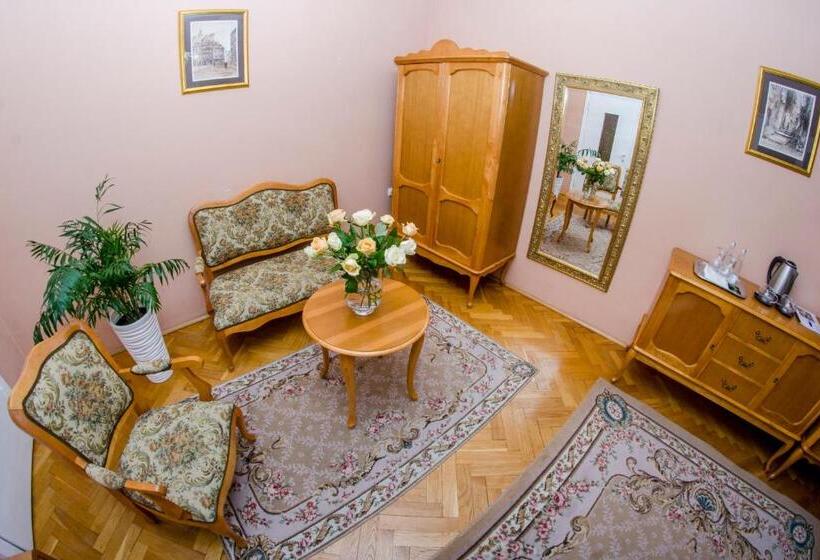 Номер Стандарт, Hutnik