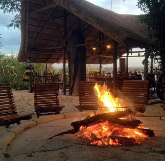 اتاق استاندارد, Caprivi Houseboat Safari Lodge