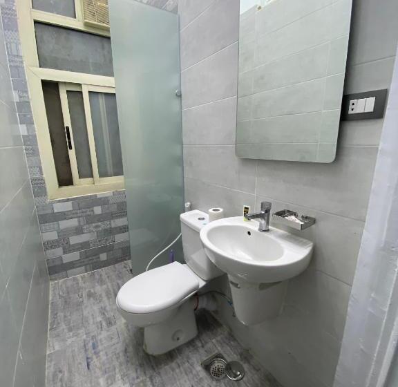 اتاق استاندارد سه تخته با سرویس بهداشتی مشترک, The Australian Hostel