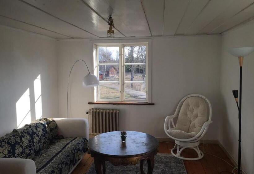 Люкс Вид на Сад, Charming House On Large Property On Vato