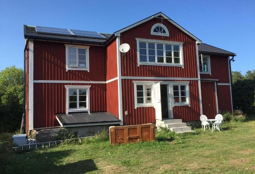 Люкс Вид на Сад, Charming House On Large Property On Vato