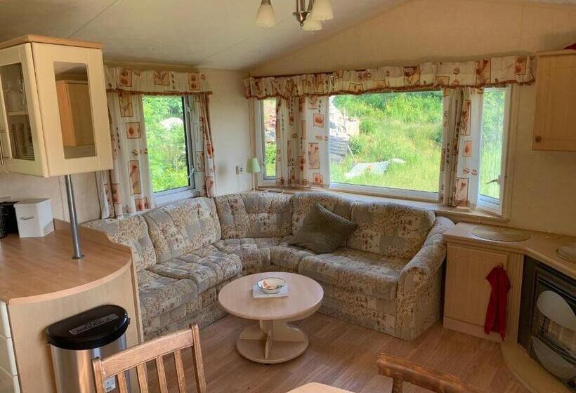 Дом 2 Спальни, Charming House On Large Property On Vato