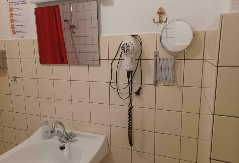 标准单人间共用浴室, Zum Fuchsbau