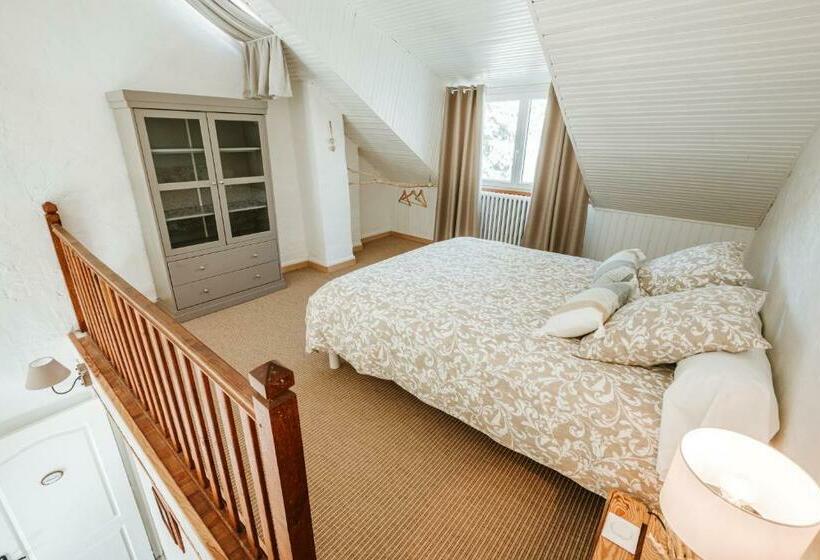 Семейный Номер Вид на Сад, Relais Des Combrailles
