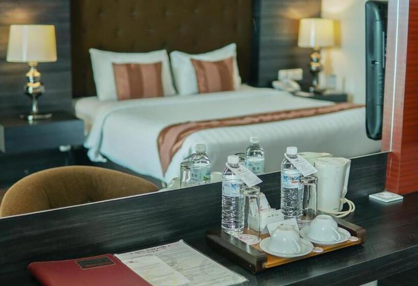 キングサイズベッドのデラックスルーム, Grand Rocky Hotel Bukittinggi