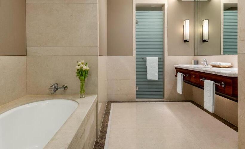Номер Deluxe Вид на Море, Shangrila Qinhuangdao