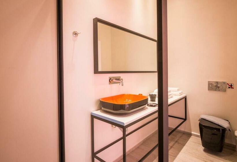 חדר סופריור עם מרפסת, Thejoy City Suites