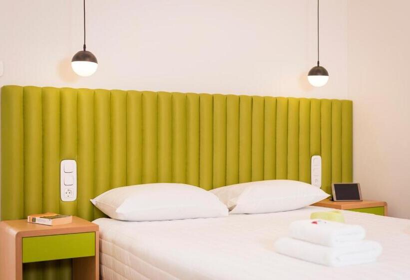 חדר סופריור עם מרפסת, Thejoy City Suites