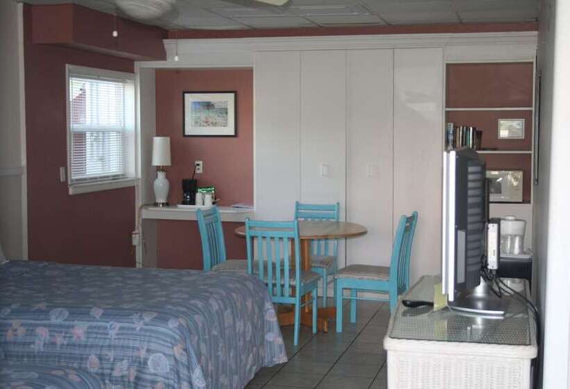 Семейный Номер, Beach Front Motel Cedar Key