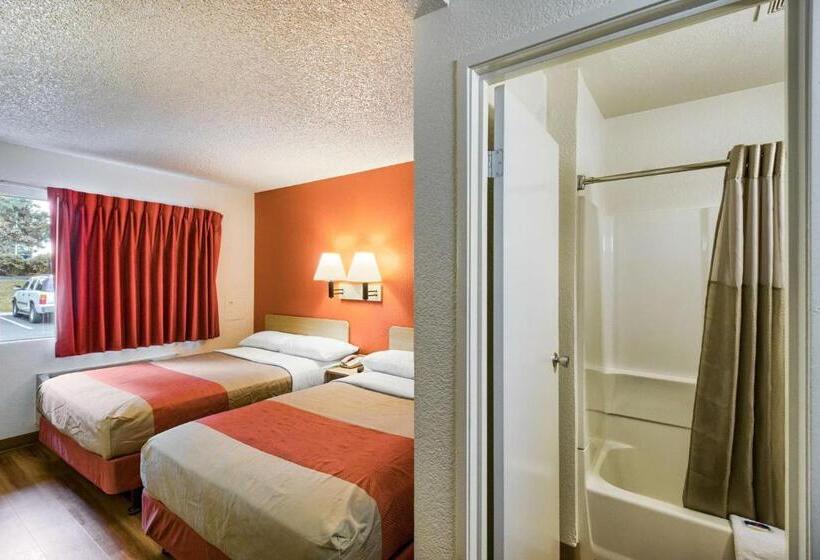 디럭스 4인 룸, Motel 6 Everett, Wa  South