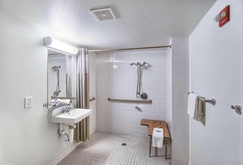 장애인을 위한 스탠다드 룸, Motel 6 Everett, Wa  South