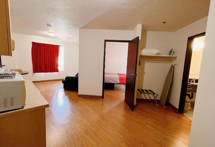 Люкс Кровать Кинг, Motel 6 Regina, Sk