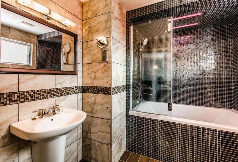 חדק דלוקס עם ג'קוזי, Olux Hotel Motel Suites
