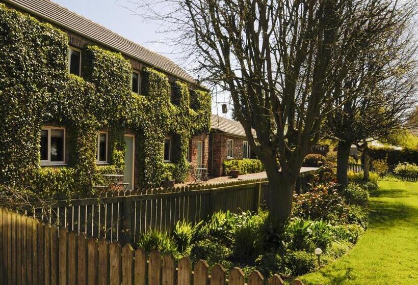Хижина, The Poplars Rooms & Cottages