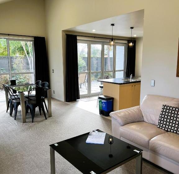 Дом 3 Спальни, Fiordland Lakeview Motel And Apartments