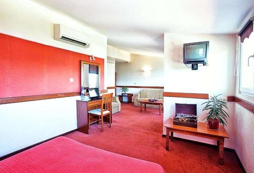 اتاق استاندارد چهار تخته, Anastassiou Hotel   Bike And Motorcycle Friendly