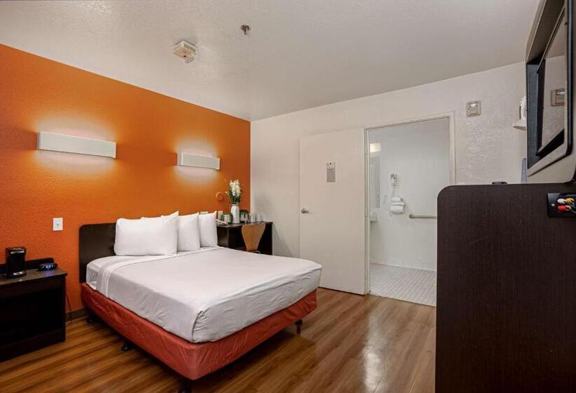Номер Стандарт Адаптированный для Инвалидов, Motel 6temecula, Ca  Historic Old Town