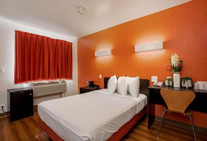 장애인을 위한 스탠다드 룸, Motel 6temecula, Ca  Historic Old Town