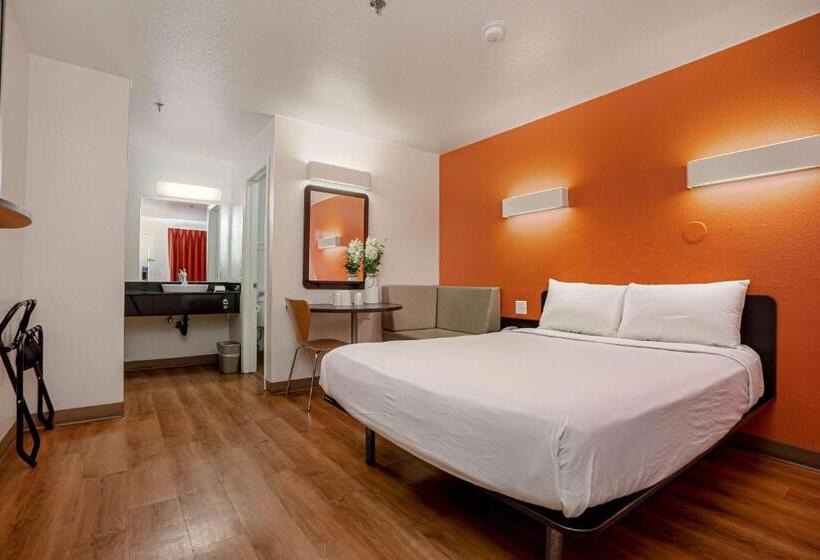 Quarto Estandar, Motel 6temecula, Ca  Historic Old Town