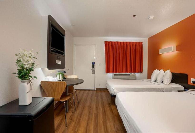 4인용 스탠다드 룸, Motel 6temecula, Ca  Historic Old Town