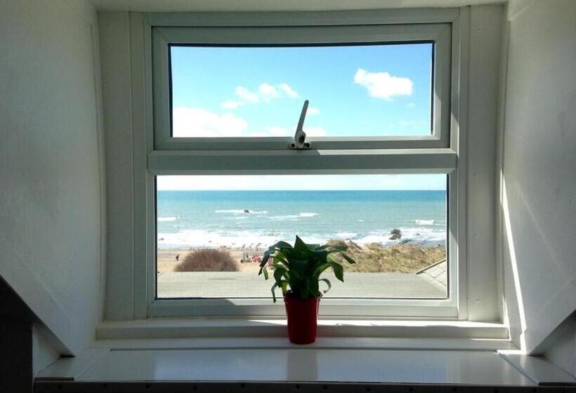 חדר סטנדרט לארבעה נוף לים, Beach House B&b