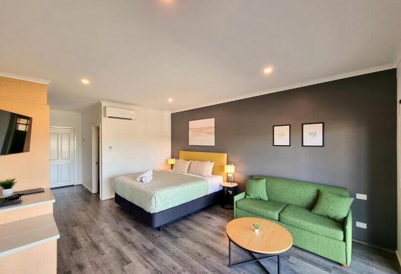 이그제큐티브 스튜디오, Seaview Motel & Apartments