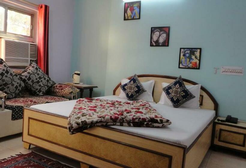 Номер Deluxe, Swarajya Palace