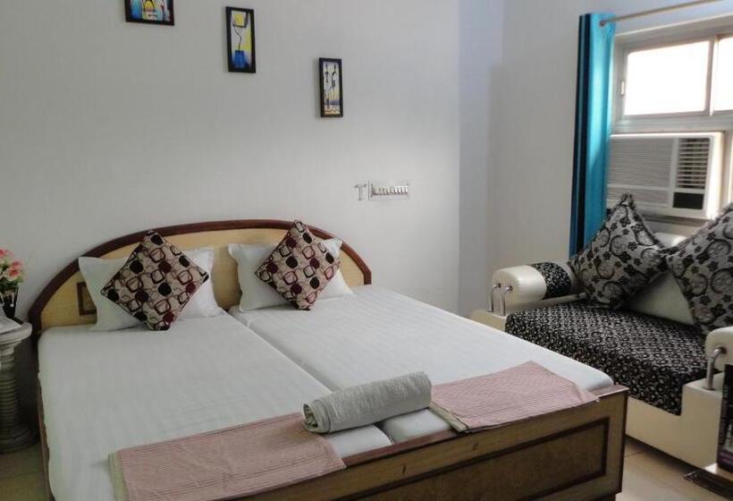 Номер Deluxe, Swarajya Palace