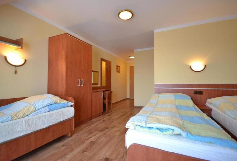 Quarto Triplo Estandar com Sacada, Riwiera Dźwirzyno