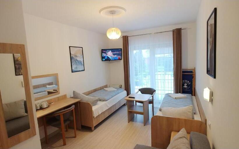 Quarto Quadruple Standart com Varanda, Riwiera Dźwirzyno