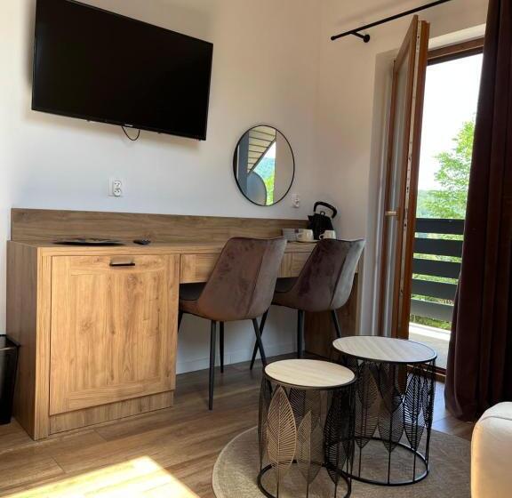 Quarto Estandar com Sacada, Donikąd