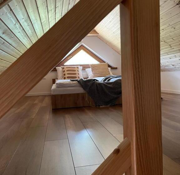 Quarto Familiar, Donikąd