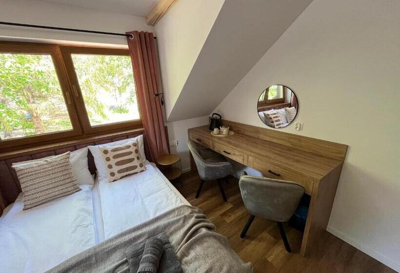 Quarto Estandar Cama King, Donikąd