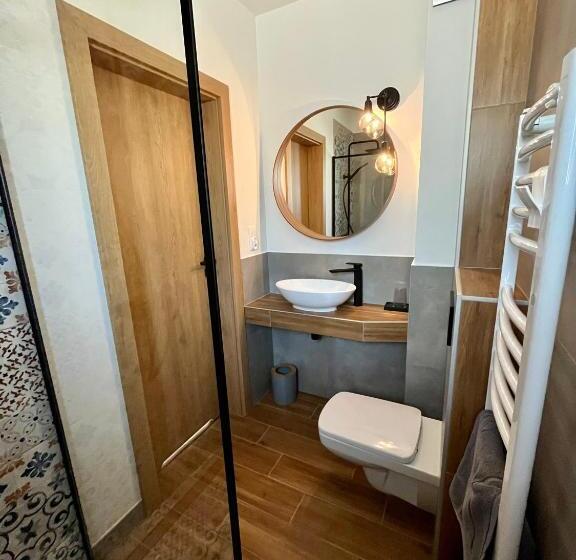 Quarto Estandar Cama King, Donikąd