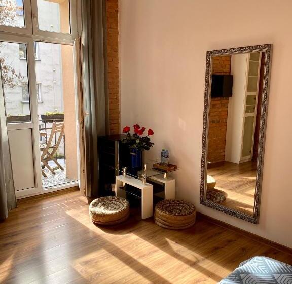 غرفة قياسية مزوَّدة بشُرفة, Topolove Rooms & Apartments