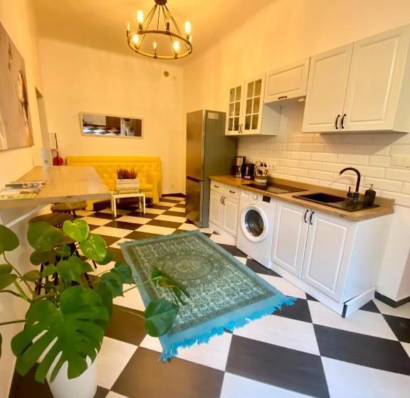 شقة 3 غرف, Topolove Rooms & Apartments