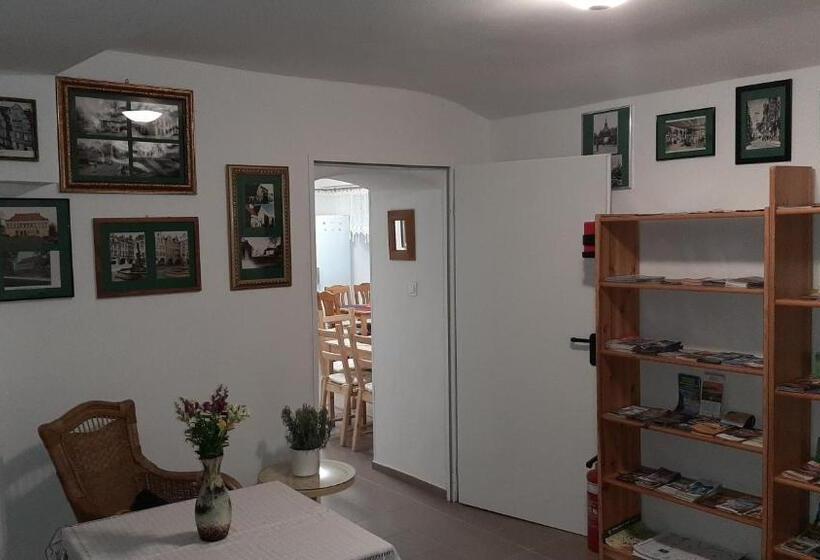 Номер Deluxe, Dworek Pod świerkami
