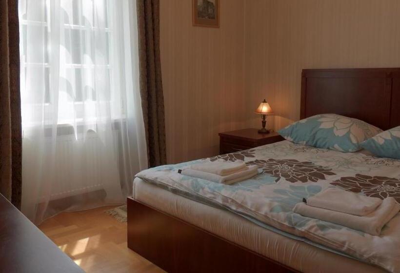 Люкс с Балконом, Pokoje Gościnne Pałac W Balicach Instytut Zootechniki Pib