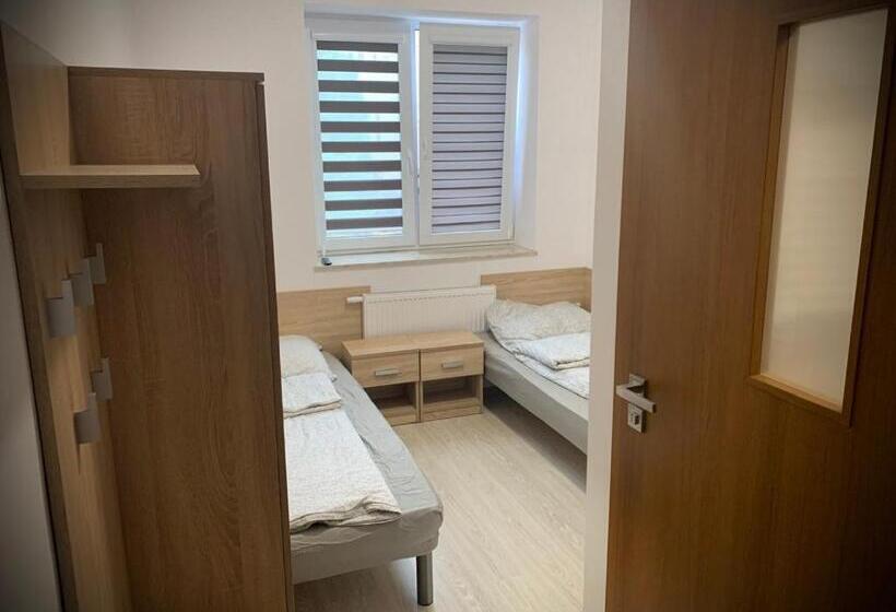 Номер Стандарт, Hostel Sportowa