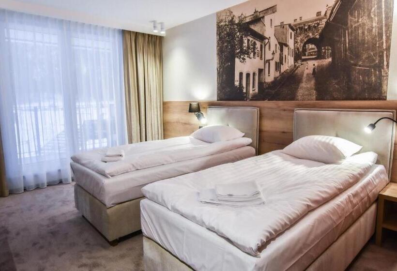 Номер Стандарт, Strzelnica Hotel I Restauracja