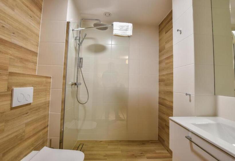 Номер Deluxe, Strzelnica Hotel I Restauracja