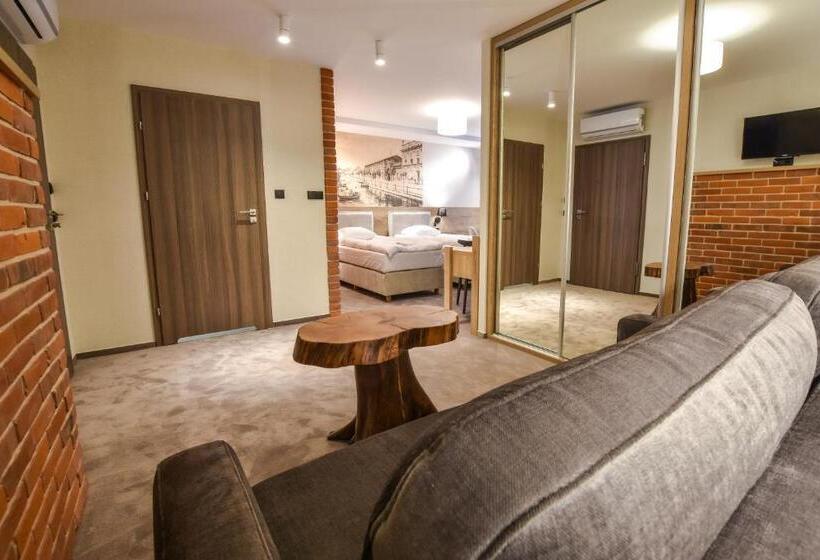 Номер Deluxe, Strzelnica Hotel I Restauracja