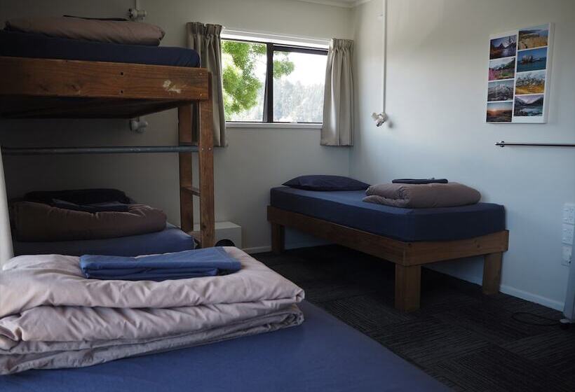 Cama em Quarto Compartilhado, Tasman Bay Backpackers