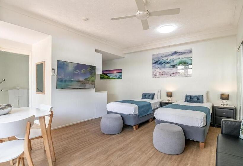 스탠다드 스튜디오, Byron Central Apartments