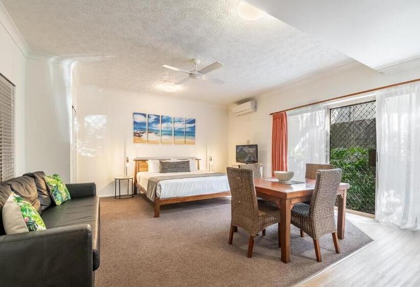 스탠다드 스튜디오, Byron Central Apartments