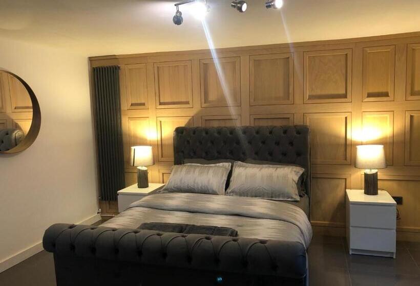 غرفة قياسية, Hendham House