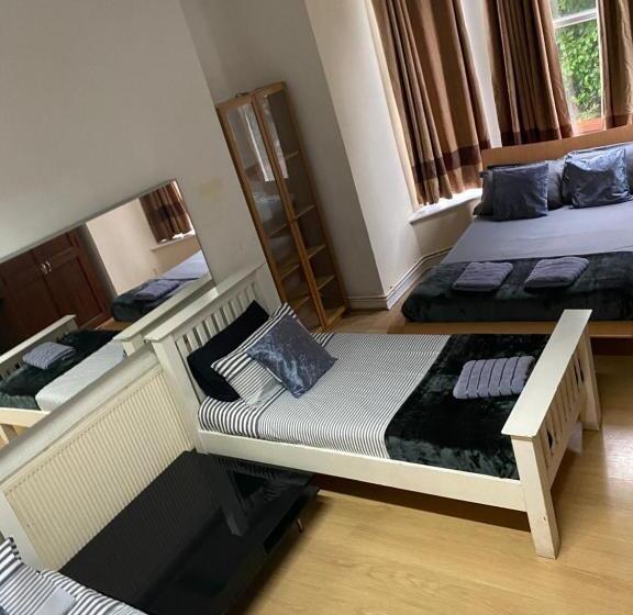 Номер Стандарт Четырехместный Совместный Санузел, Hendham House