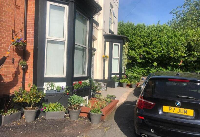 Номер Стандарт, Hendham House
